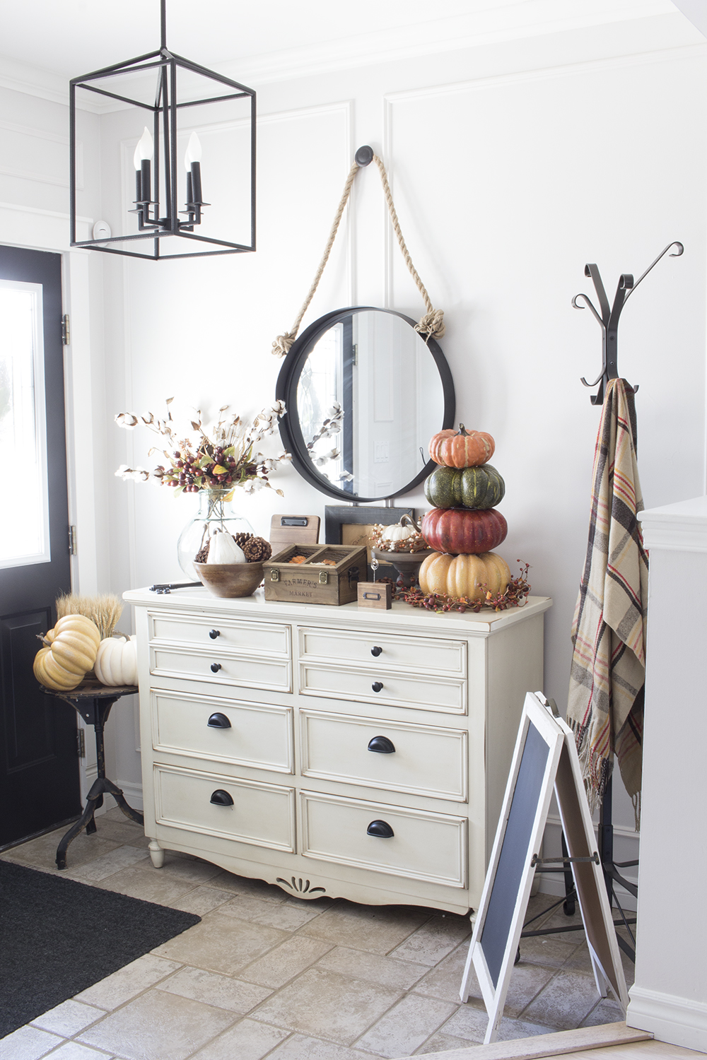 Come and visit us as we share Quick & Easy Ideas To Add Farmhouse Fall Chart To yYour Home. You won't beleive what you can do in 10 minutes!