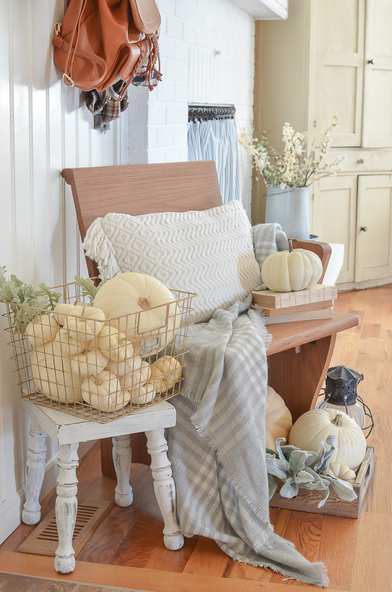 Come and visit us as we share Quick & Easy Ideas To Add Farmhouse Fall Chart To yYour Home. You won't beleive what you can do in 10 minutes!