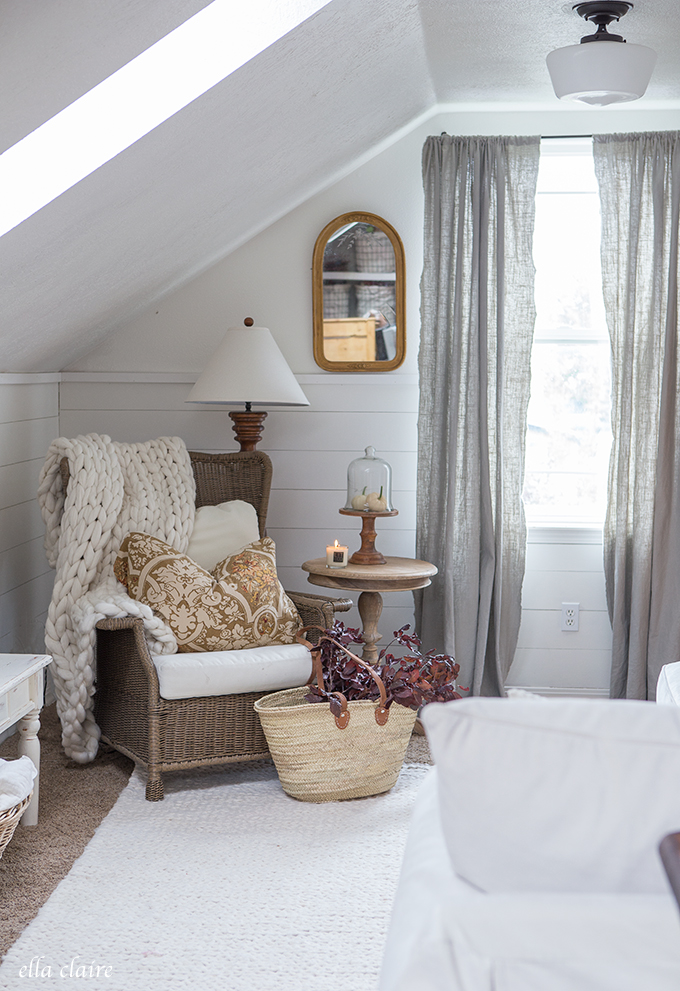 Come and visit us as we share Quick & Easy Ideas To Add Farmhouse Fall Chart To yYour Home. You won't beleive what you can do in 10 minutes!