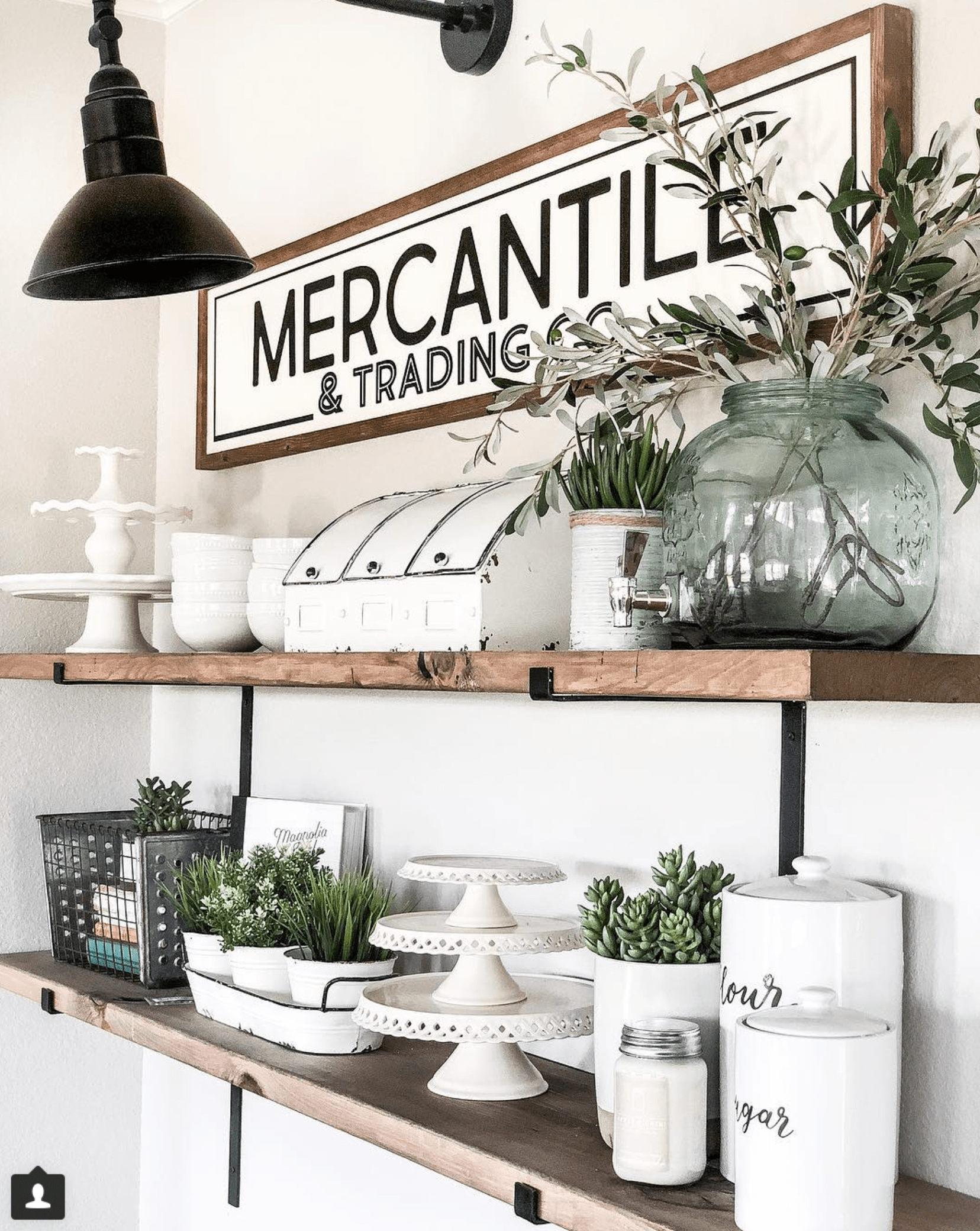 All of the farmhouse style elements on this wall are worth swooning over