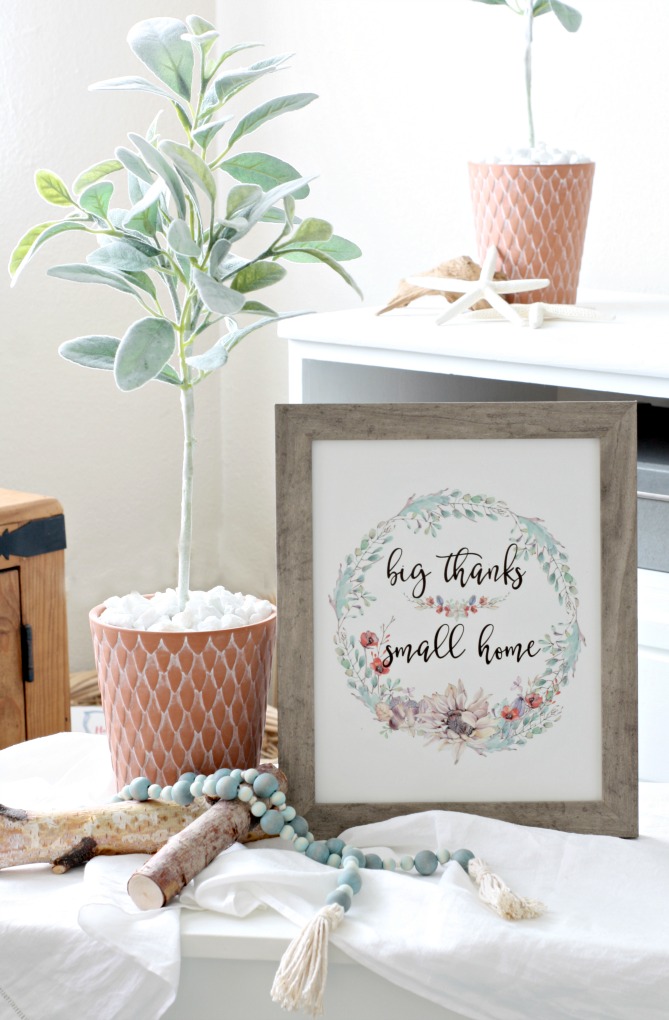 Come and join us and check out some New and Fantastic Farmhouse Decor DIYS and Ideas today! If you adore the Farmhouse Style...prepare to fall in love!