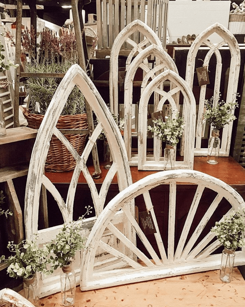 Come and join us and check out some New and Fantastic Farmhouse Decor DIYS and Ideas today! If you adore the Farmhouse Style...prepare to fall in love!