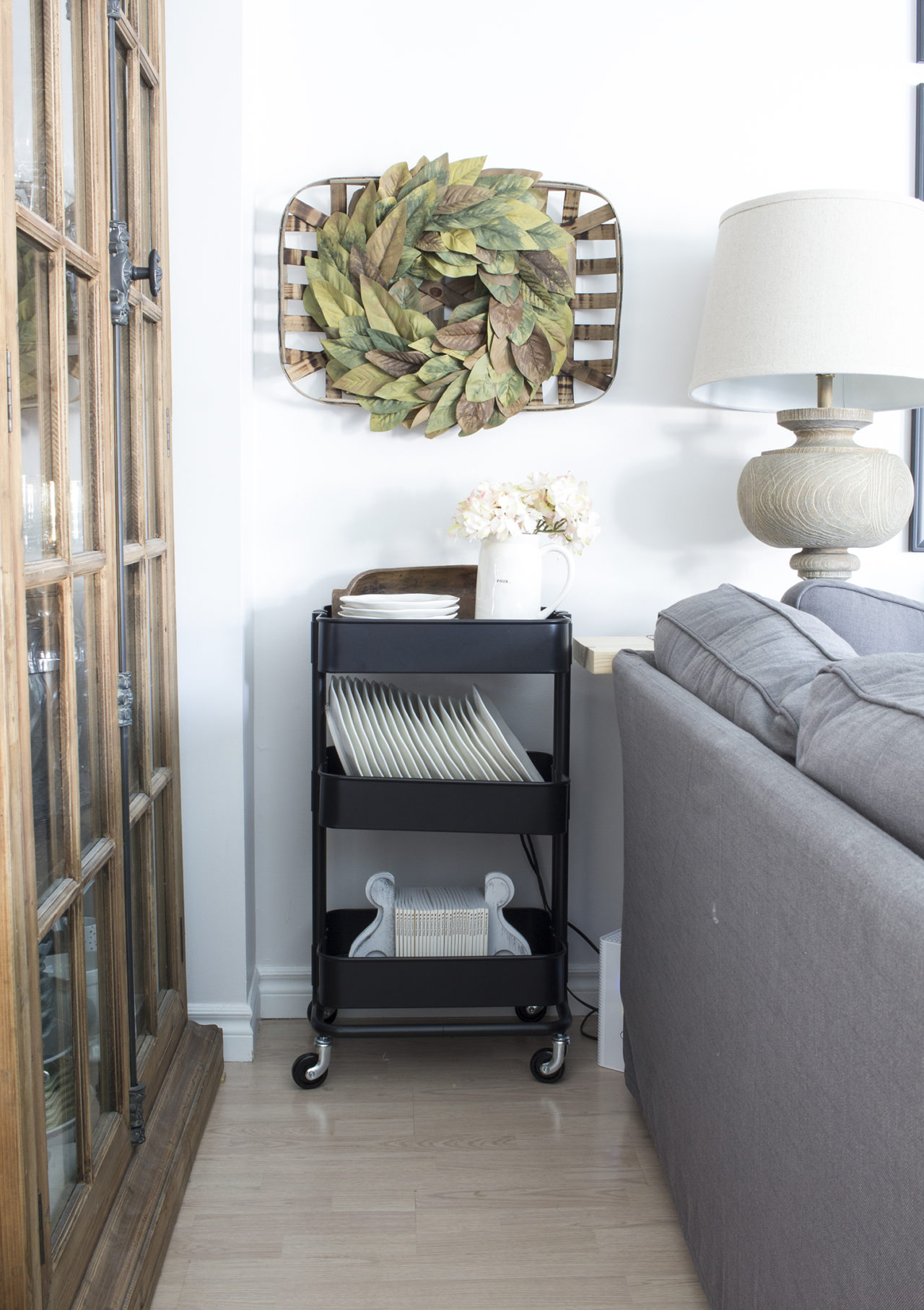 Come and join us and check out some New and Fantastic Farmhouse Decor DIYS and Ideas today! If you adore the Farmhouse Style...prepare to fall in love!