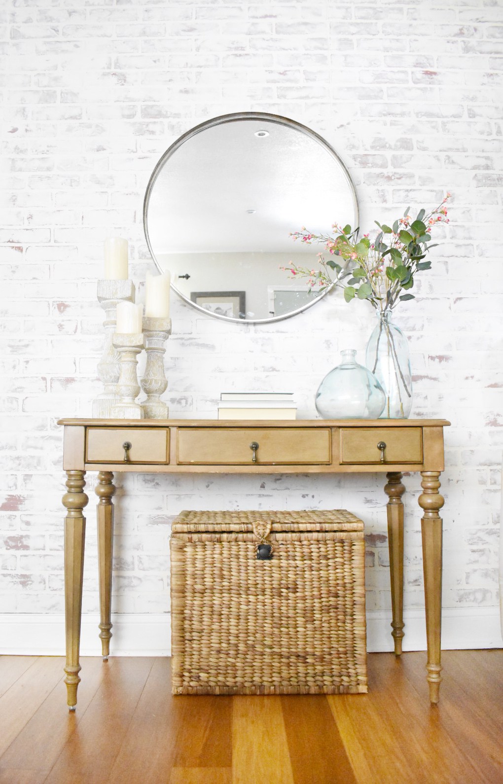 Come and join us and check out some New and Fantastic Farmhouse Decor DIYS and Ideas today! If you adore the Farmhouse Style...prepare to fall in love!