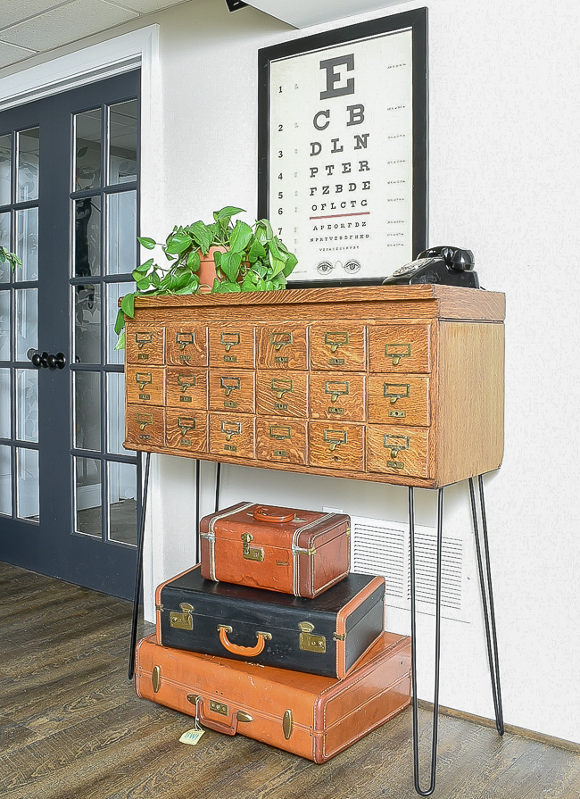Come on in and enjoy some of these Stunning and Sensational Farmhouse Thrift Store Makeovers! It's amazing what can be done with a Thrifted piece!