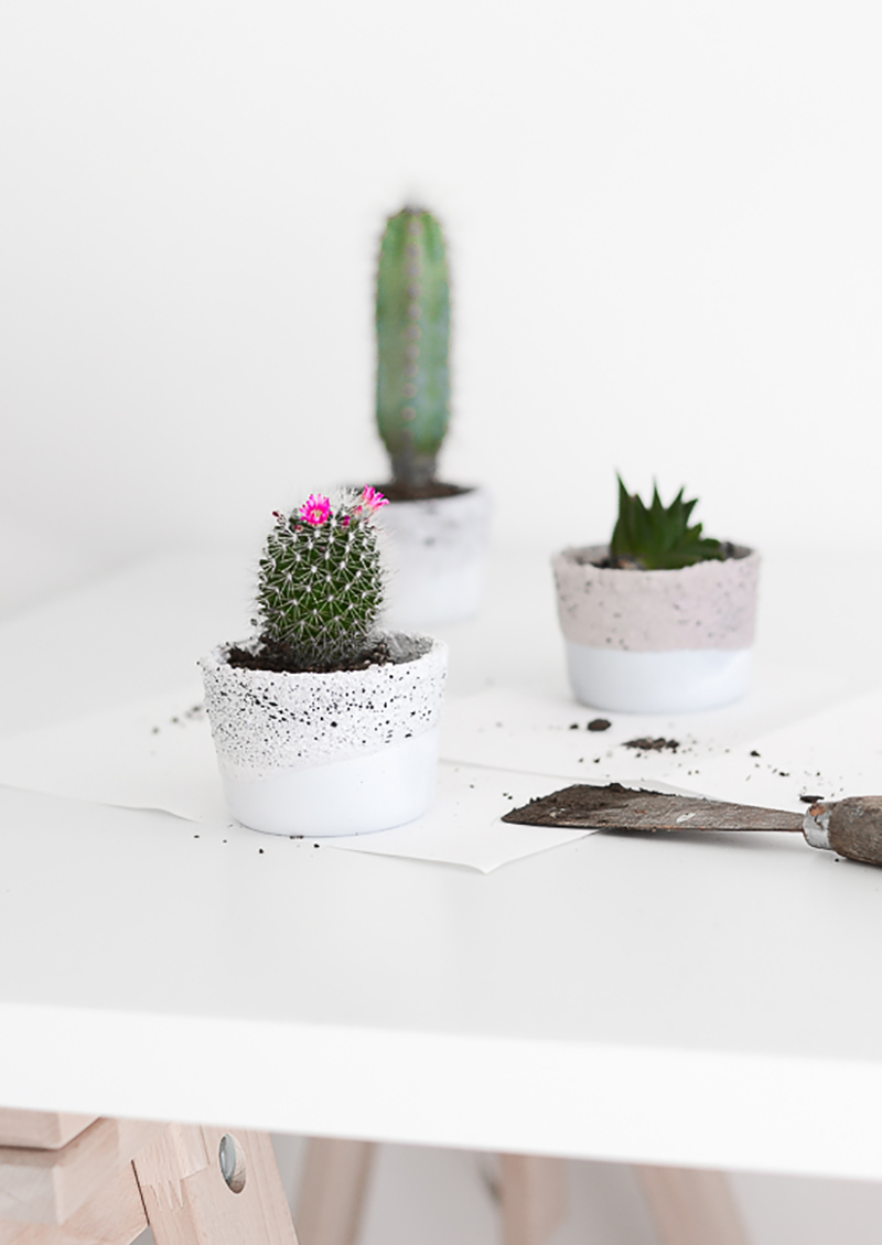 The Ultimate IKEA Hack Gift Collection is waiting for you! You will find a whole bunch of fabulous IKEA Hacks that make the perfect gift! Budget Friendsly!