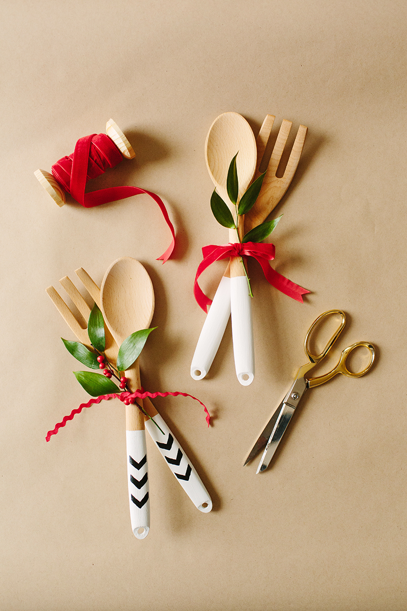 The Ultimate IKEA Hack Gift Collection is waiting for you! You will find a whole bunch of fabulous IKEA Hacks that make the perfect gift! Budget Friendsly!