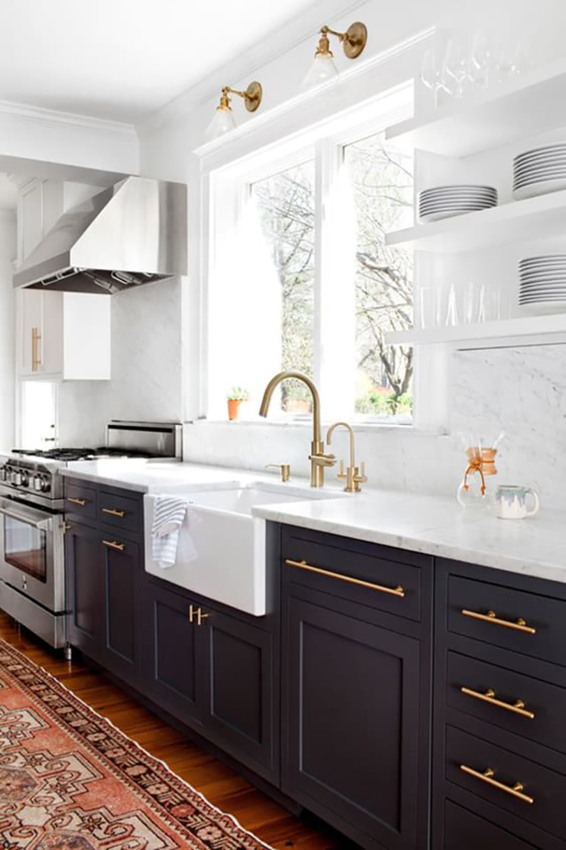 We have some Charming and Inexpensive Farmhouse Kitchen Updates for you today. A quick and easy way to give your Farmhouse Kitchen a new and fresh look!