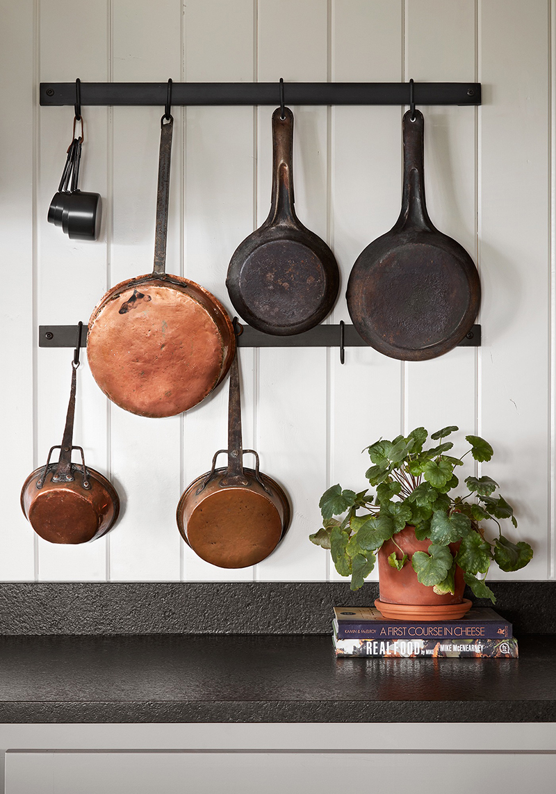 We have some Charming and Inexpensive Farmhouse Kitchen Updates for you today. A quick and easy way to give your Farmhouse Kitchen a new and fresh look!