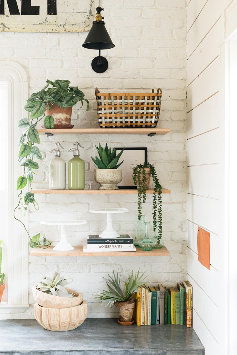 We have some Charming and Inexpensive Farmhouse Kitchen Updates for you today. A quick and easy way to give your Farmhouse Kitchen a new and fresh look!