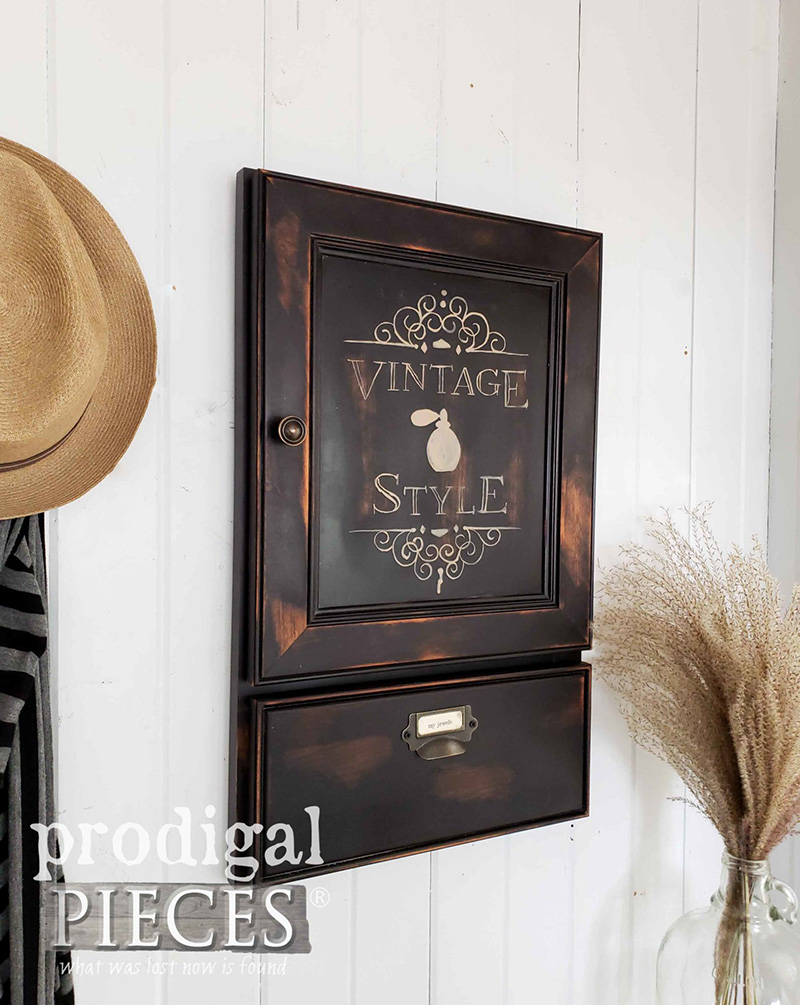 Fresh and Fabulous Farmhouse Thrift Store Makeovers that are just waiting for you to be inspired by! The before and afters are so amazing! ENJOY!