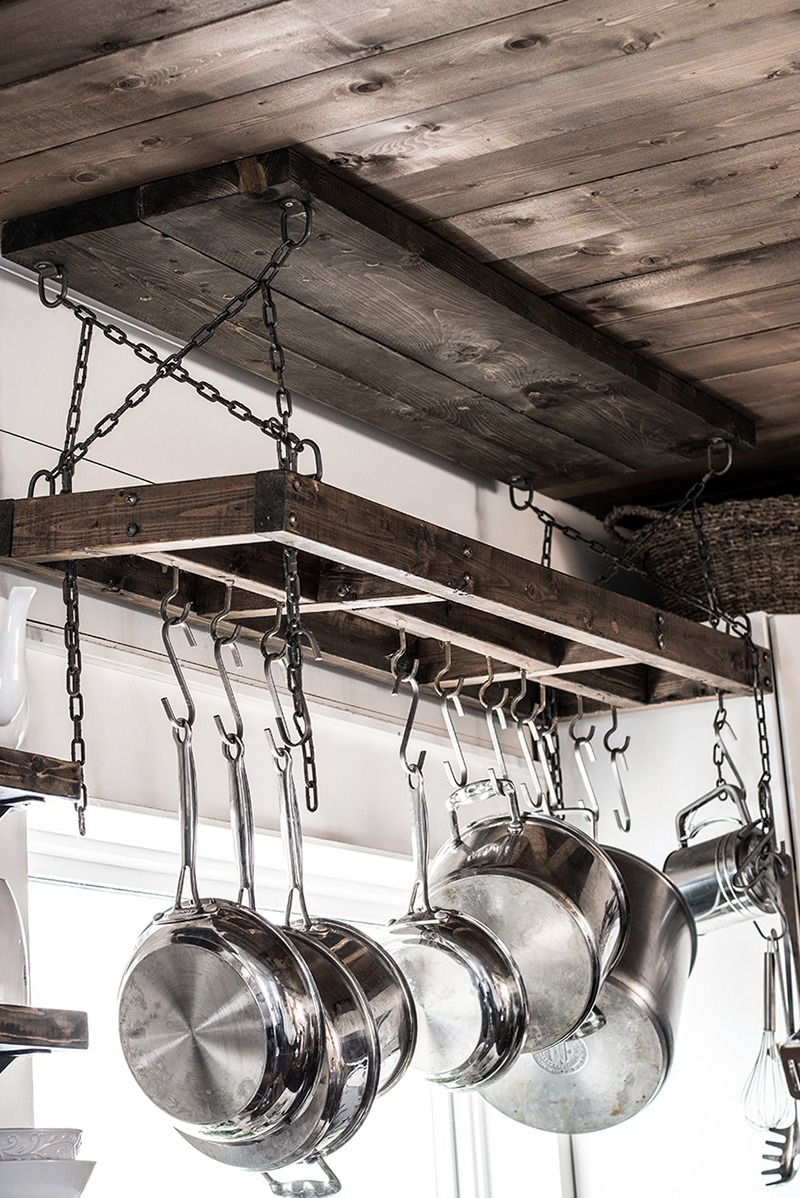 Get The Modern Fresh Farmhouse Look with These DIYS! Come and explore then make some Modern Farmhouse DIYS what will shine in your home.