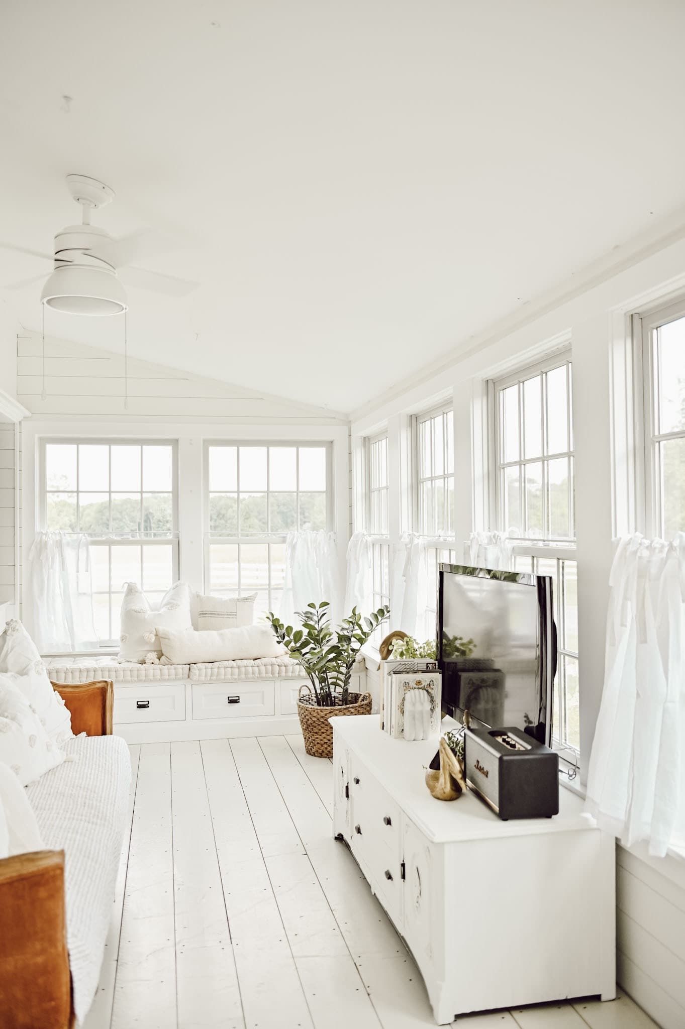Farmhouse Details for a Beautiful and Reliable Exterior Ideas will help you as you stylize the outside of your wonderful home.