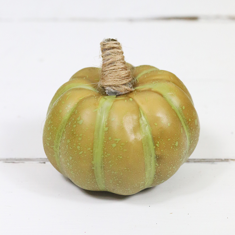 The Holiday Season is upon us so I know you will enjoy these DIY Dollar Store Hack Pumpkin Place Card Holders and the Free Printables are included.