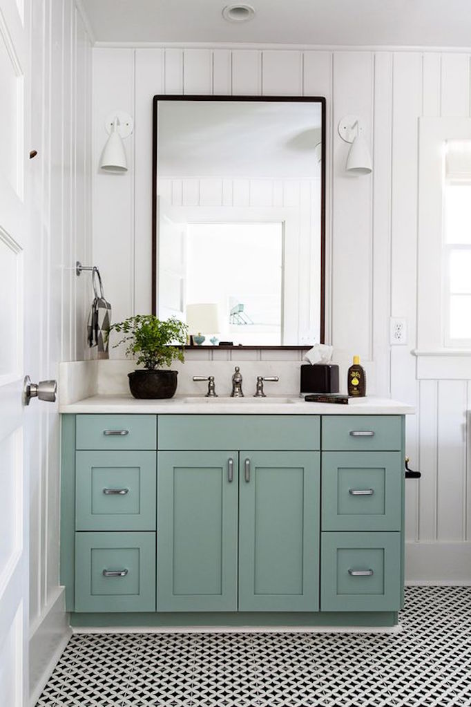 These Tips and Tricks for a Beautiful Home Year Round will help you keep your Farmhouse Flair Alive! It's easy and it doesn't have to break the budget!