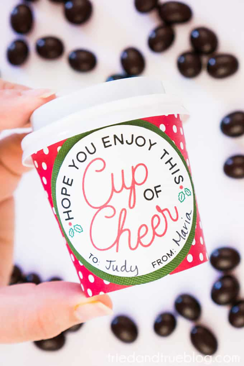 It’s time for some Fresh and Fabulous DIY Holiday Crafts To Make Now. Come and check out some brand new Holiday and Christmas crafts that are hot off the presses!