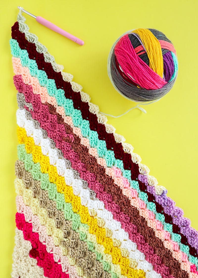 Time for some Fresh and Trendy DIY Crafts To Make This Weekend. So many inspirational Crafts are waiting for you to choose from. One is perfect to make this weekend!