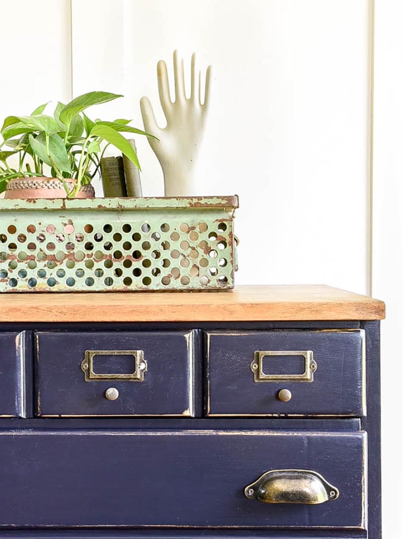 Fabulous and Fresh Farmhouse DIYS and Ideas are waiting to inspire you to create. All the newest projects in the Farmhouse World all in one place to enjoy!