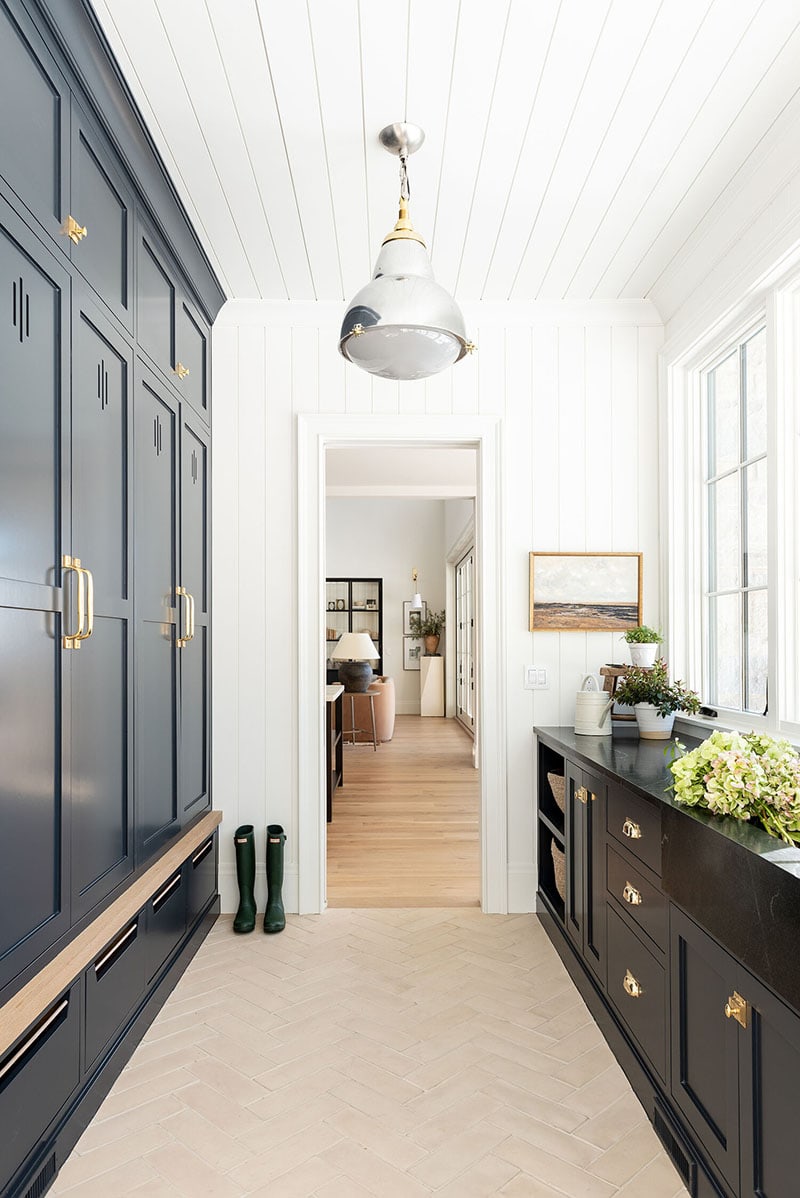 Fabulous and Fresh Farmhouse DIYS and Ideas are waiting to inspire you to create. All the newest projects in the Farmhouse World all in one place to enjoy!
