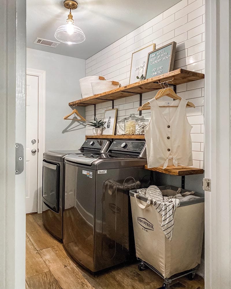 Fabulous and Fresh Farmhouse DIYS and Ideas are waiting to inspire you to create. All the newest projects in the Farmhouse World all in one place to enjoy!