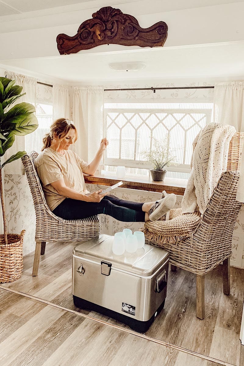 Fabulous and Fresh Farmhouse DIYS and Ideas are waiting to inspire you to create. All the newest projects in the Farmhouse World all in one place to enjoy!