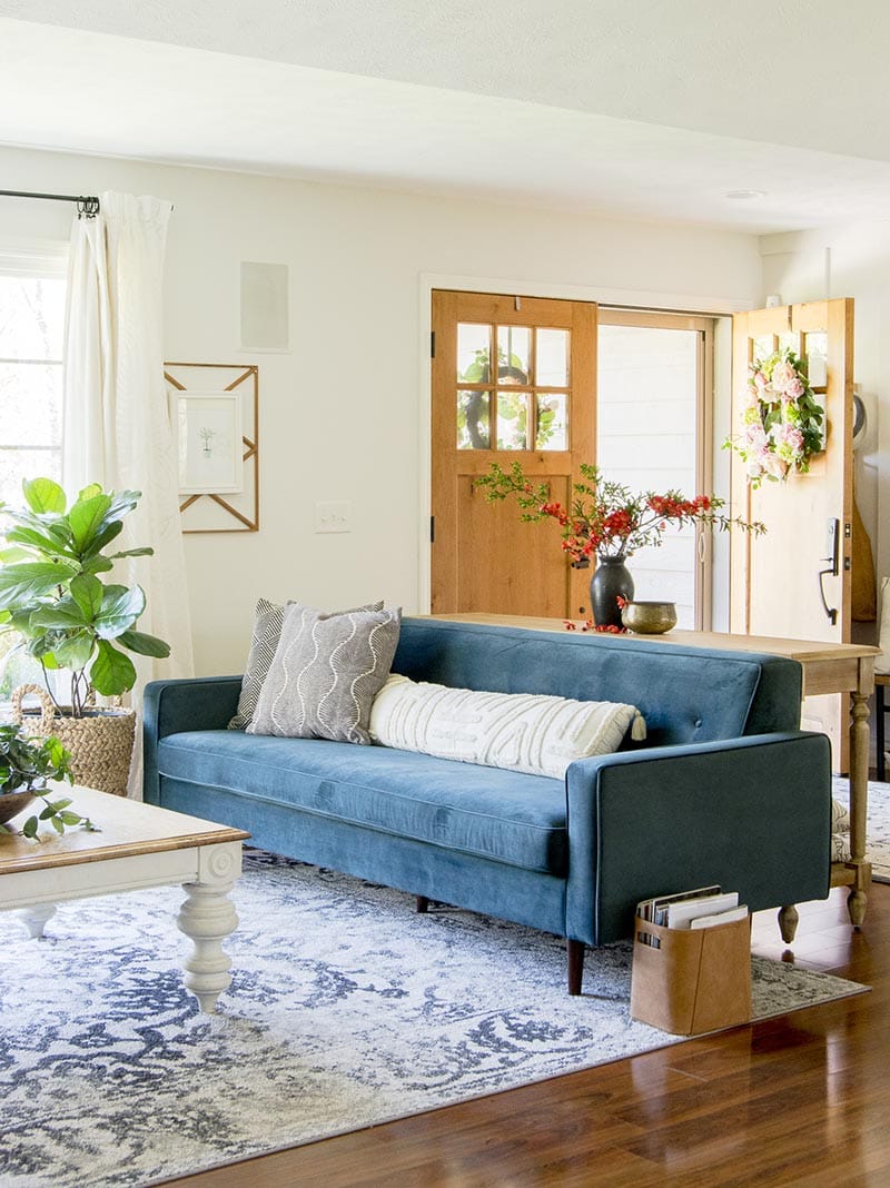 Fabulous and Fresh Farmhouse DIYS and Ideas are waiting to inspire you to create. All the newest projects in the Farmhouse World all in one place to enjoy!