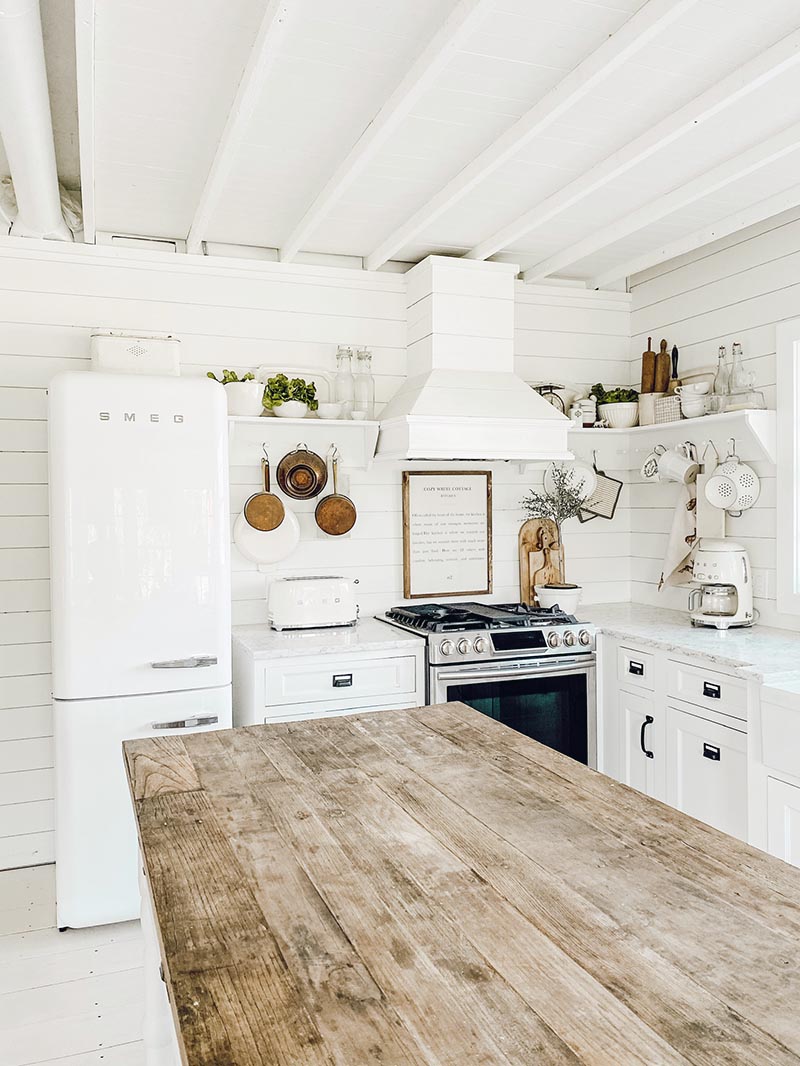 Fabulous and Fresh Farmhouse DIYS and Ideas are waiting to inspire you to create. All the newest projects in the Farmhouse World all in one place to enjoy!