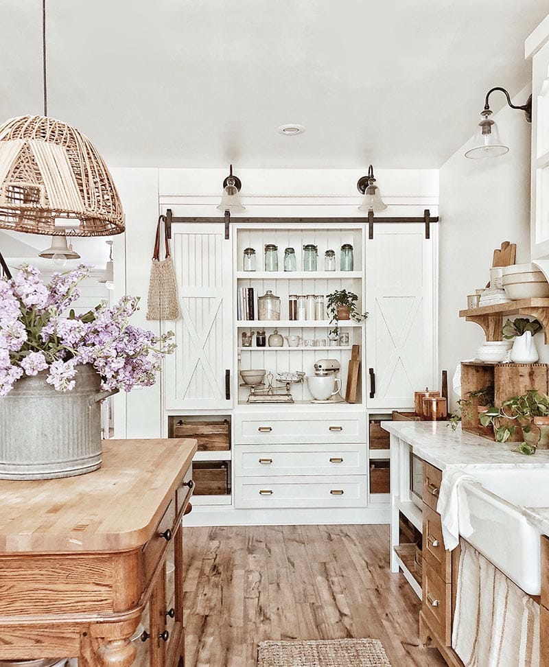 These gorgeous Farmhouse French Country Kitchens will totally inspire you! You will be filled with all kinds of ideas that you can use in your very own Kitchen!