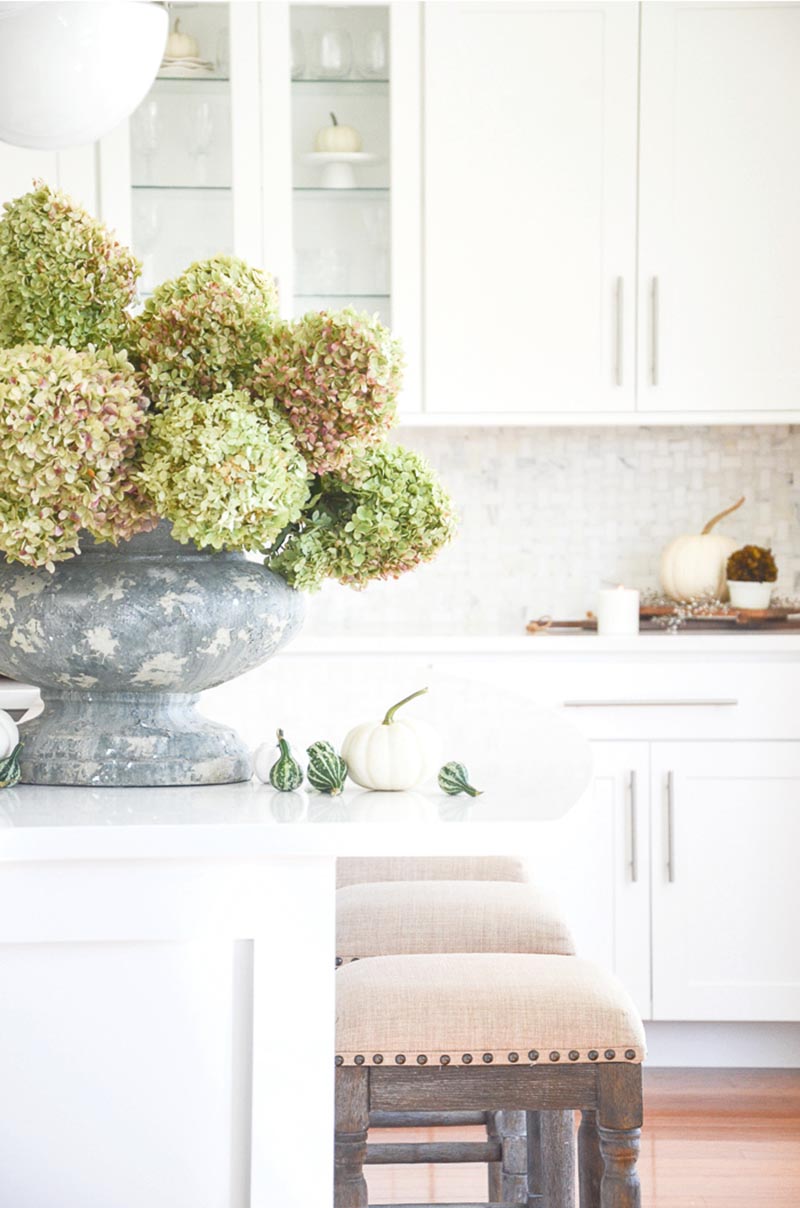 Fabulous and Fresh Farmhouse DIYS and Ideas are waiting to inspire you to create. All the newest projects in the Farmhouse World all in one place to enjoy!