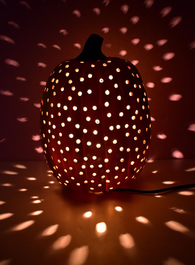 It is time for some Fresh and Trendy DIY Crafts To Make For The Fall! So many inspirational Crafts are waiting for you to choose from. One is perfect to make to celebrate the Season!