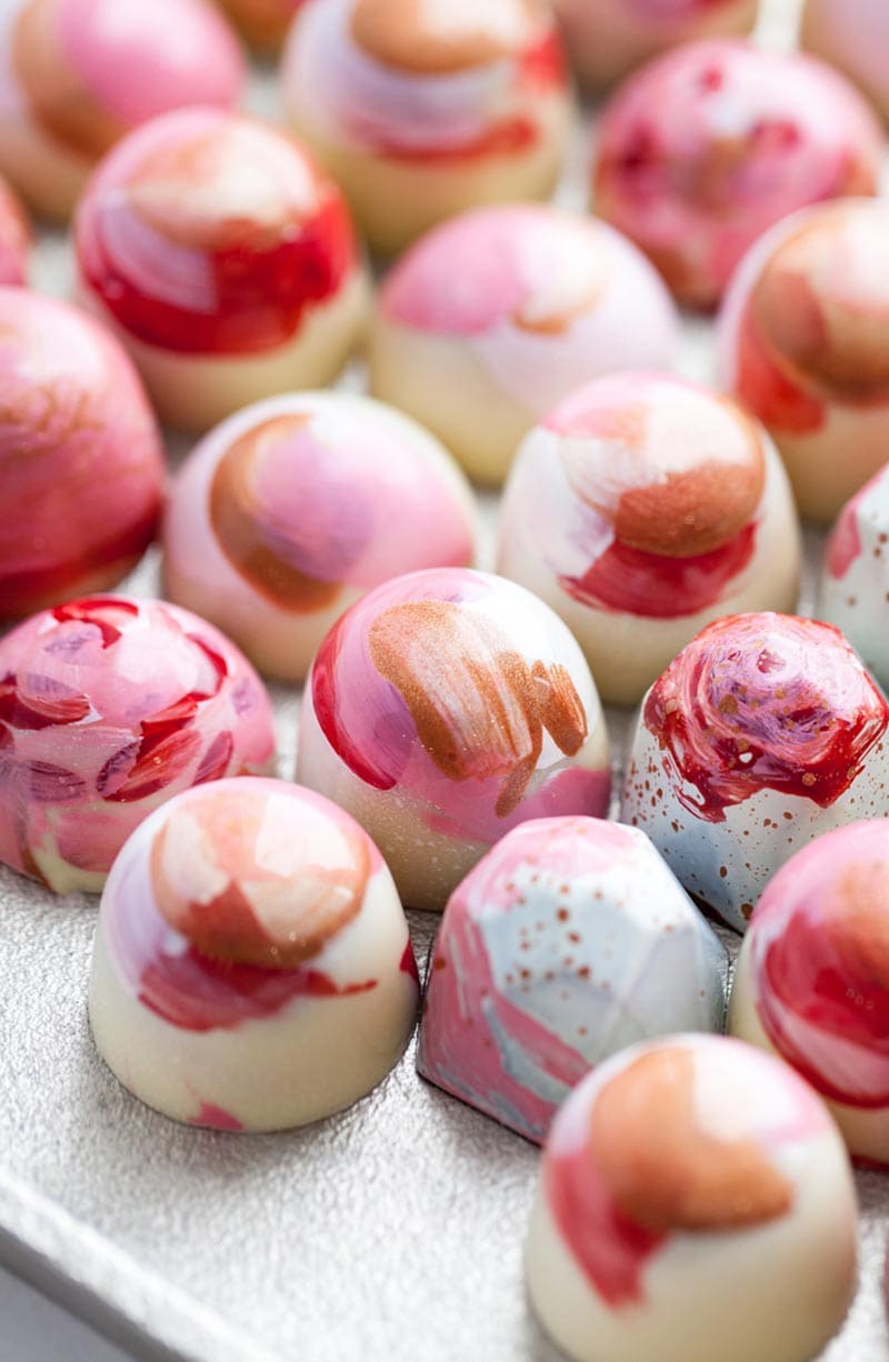 This Tasty Collection of Hot Chocolate Bombs is going to make you, family and friends very happy. Tons of recipes that taste simply amazing!