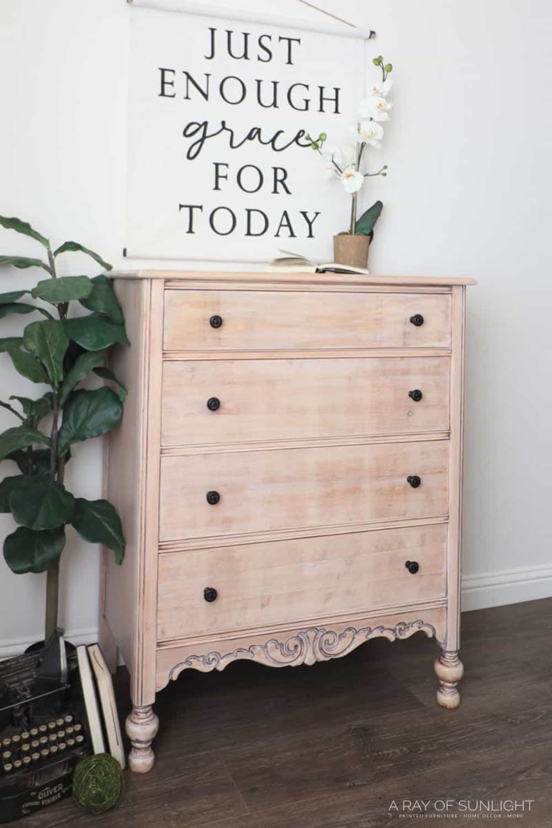 Charming and Chic Farmhouse Thrift Store Makeovers are going to Inspired you to create your own original diy project that will be amazing!