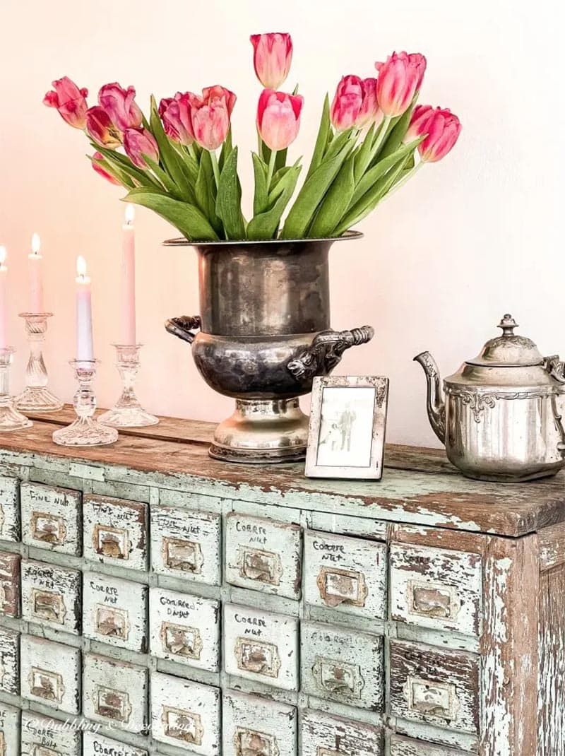 Fabulous and Fresh Farmhouse DIYS and Ideas are waiting to inspire you to create. All the newest projects in the Farmhouse World all in one place to enjoy!