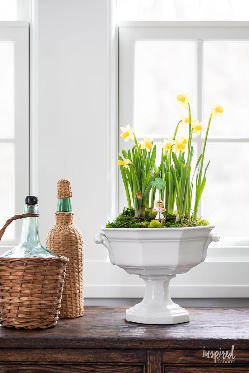 Fabulous and Fresh Farmhouse DIYS and Ideas are waiting to inspire you to create. All the newest projects in the Farmhouse World all in one place to enjoy!