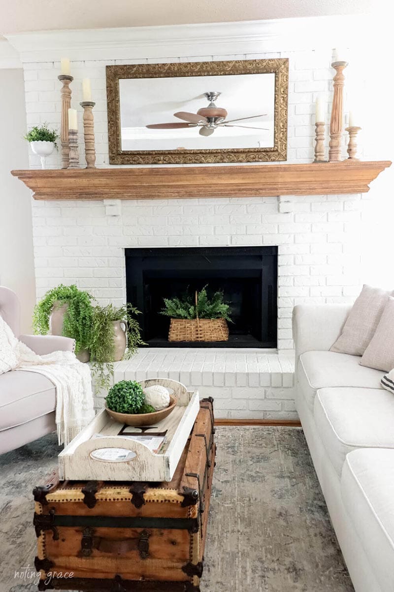 This collection of Fabulous Farmhouse DIY Craft Projects is amazing! All of these DIYS are just waiting for you to create them! With all these spot on tutorials from a ton of top notch Farmhouse Blogs.. it is easy!