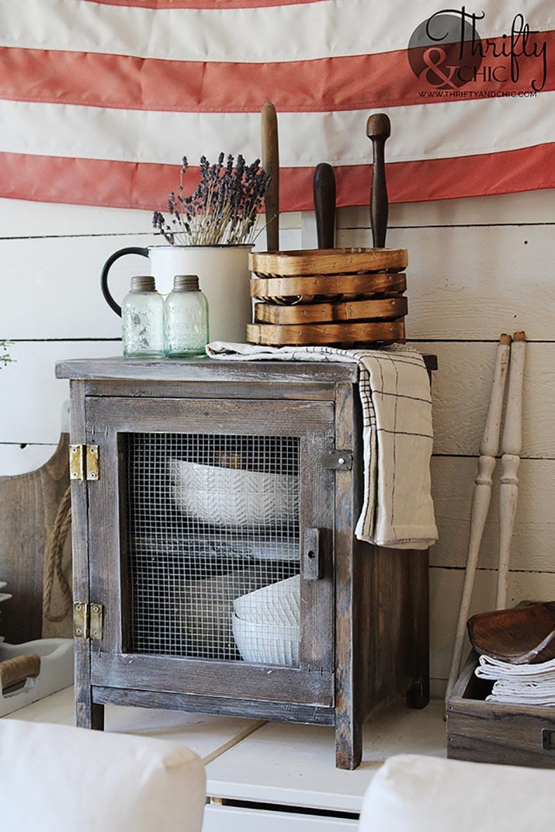 This collection of Fabulous Farmhouse DIY Craft Projects is amazing! All of these DIYS are just waiting for you to create them! With all these spot on tutorials from a ton of top notch Farmhouse Blogs.. it is easy!