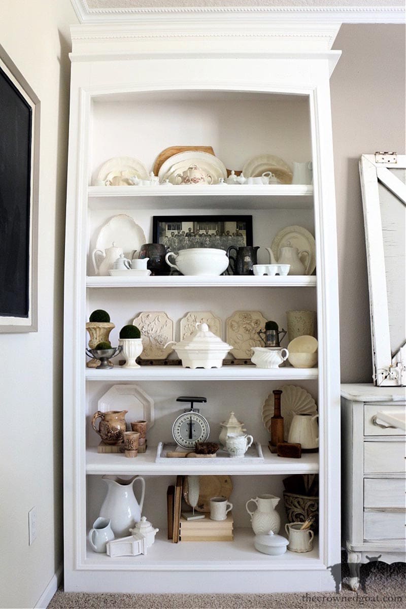 This collection of Fabulous Farmhouse DIY Craft Projects is amazing! All of these DIYS are just waiting for you to create them! With all these spot on tutorials from a ton of top notch Farmhouse Blogs.. it is easy!