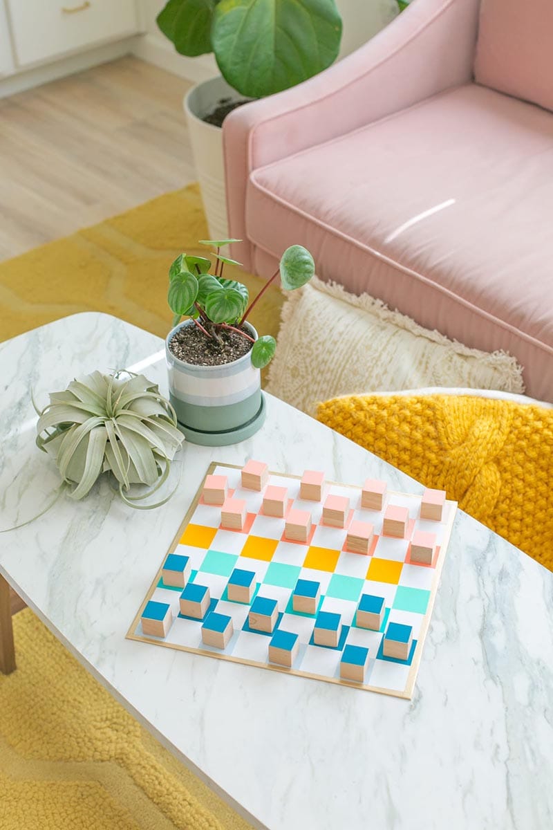 Do you know what it is time for? Fresh and Trendy DIY Crafts To Make This Weekend of course. Tons of inspirational Crafts are waiting for you to choose from. One is perfect to make this weekend!