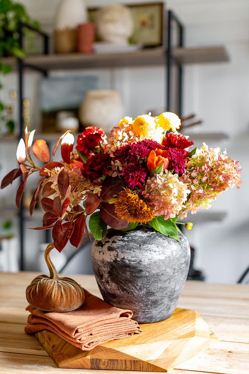 I think you are going to find these Quick and Easy Tips To Transition Your Home To Fall inspirational and oh so simple and budget friendly!