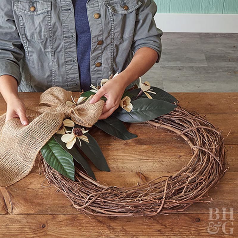 These 30 Minutes or Less Fall Farmhouse Crafts just might be what you are looking for to add that last minute touch of Fall Farmhouse Charm to your space!