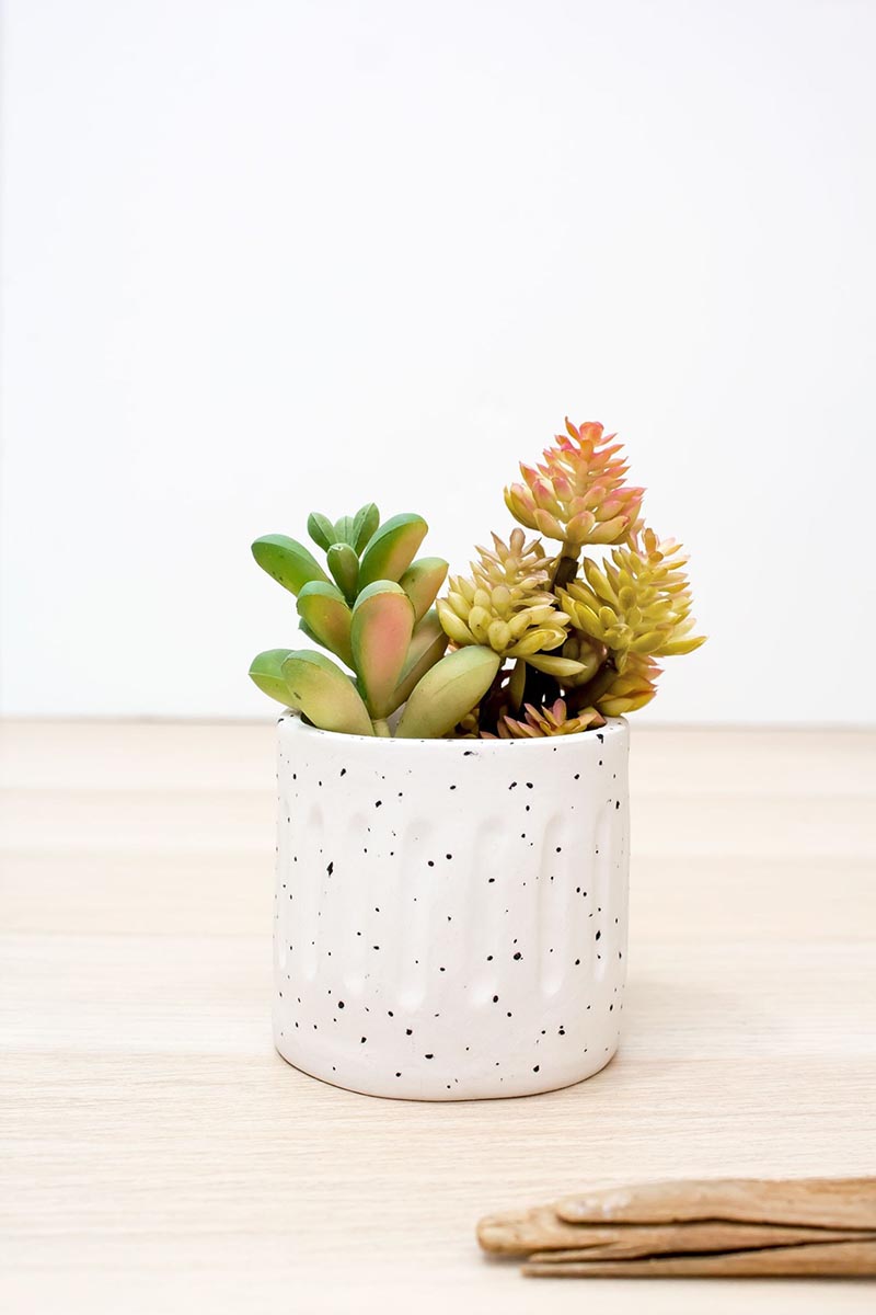 These 30 Minutes or Less Fall Farmhouse Crafts just might be what you are looking for to add that last minute touch of Fall Farmhouse Charm to your space!