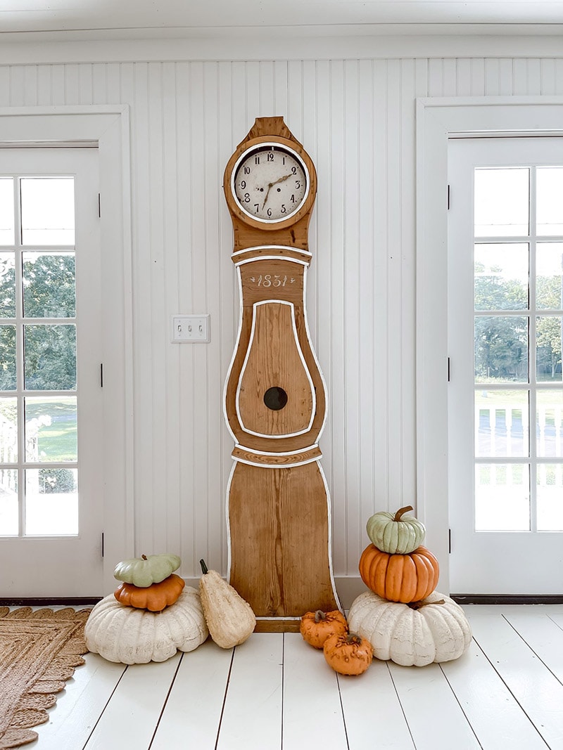 Fabulous and Fresh Farmhouse DIYS and Ideas are waiting to inspire you to create. All the newest projects in the Farmhouse World all in one place to enjoy!