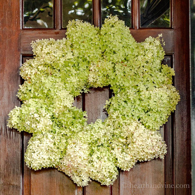 Do you know what it is time for? Fresh and Trendy DIY Crafts To Make This Weekend of course. Tons of inspirational Crafts are waiting for you to choose from. One is perfect to make this weekend!