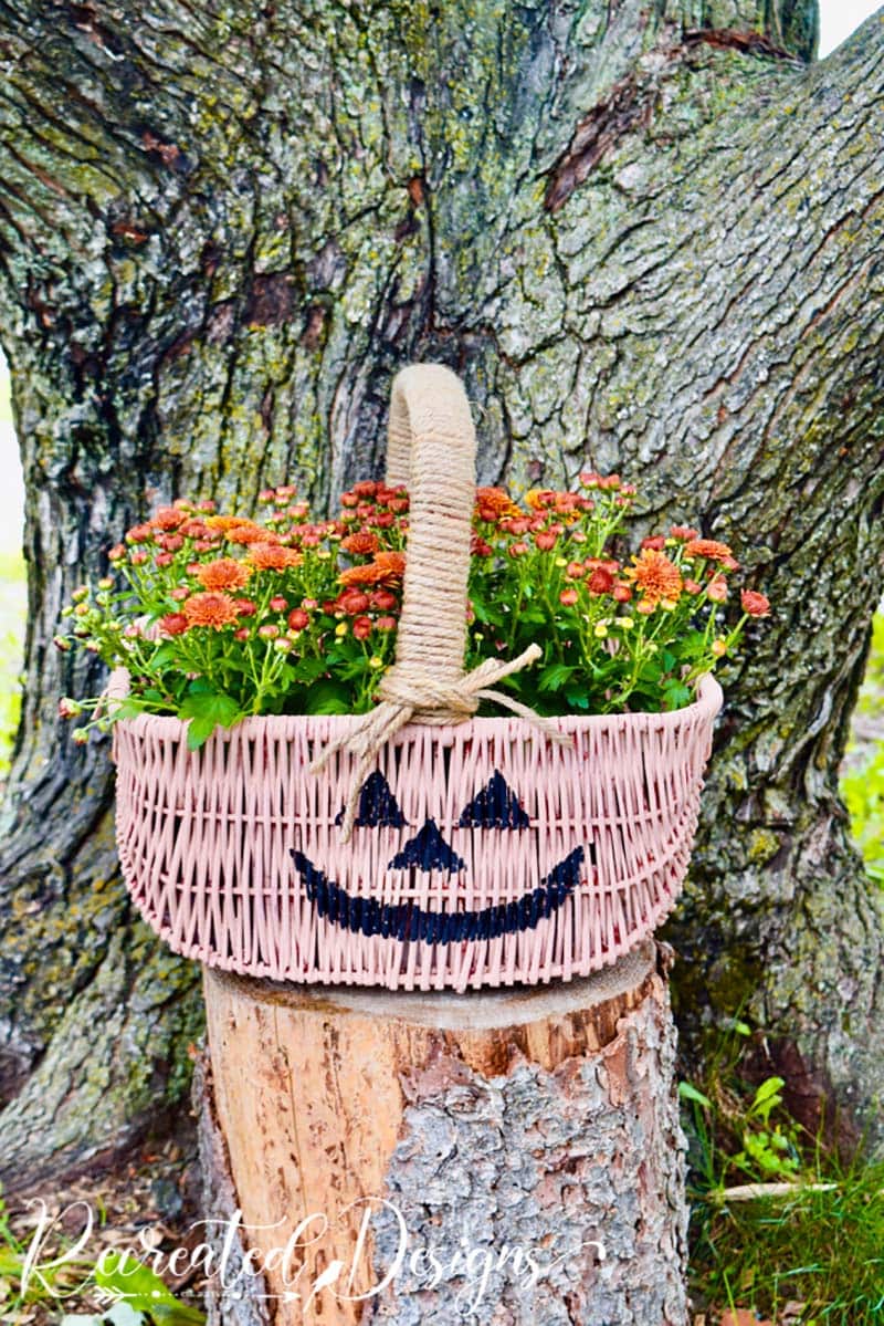 Charming and Chic Fall Farmhouse Thrift Store Makeovers are going to Inspire you to create your own original diy project that will be amazing!