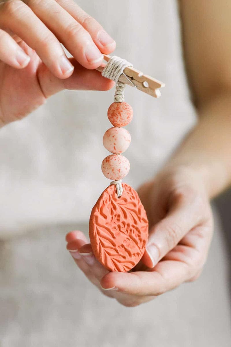 Do you know what it is time for? Fresh and Trendy DIY Crafts To Make This Weekend of course. Tons of inspirational Crafts are waiting for you to choose from. One is perfect to make this weekend!
