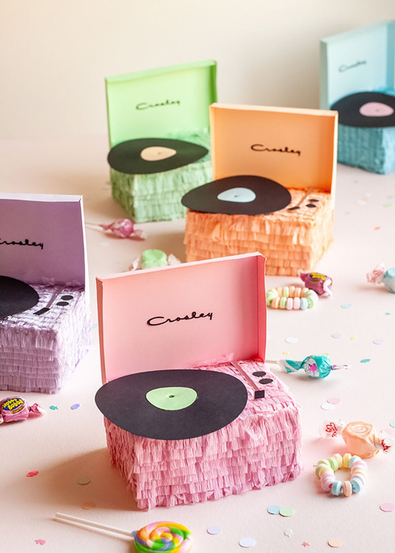 Do you know what it is time for? Fresh and Trendy DIY Crafts To Make This Weekend of course. Tons of inspirational Crafts are waiting for you to choose from. One is perfect to make this weekend!