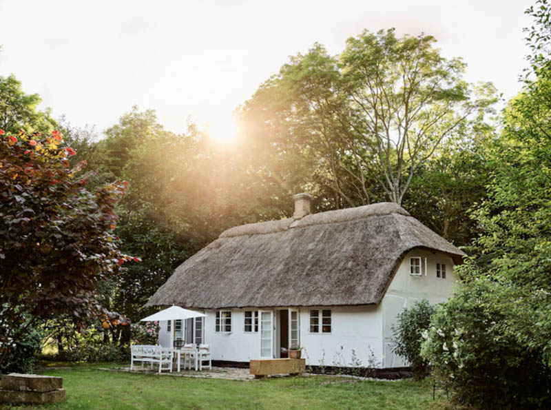 Fabulous and Fresh Farmhouse DIYS and Ideas are waiting to inspire you to create. All the newest projects in the Farmhouse World all in one place to enjoy!