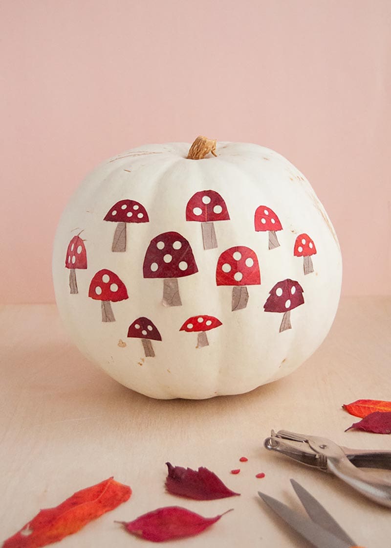 Here’s a collection of some Fun Trendy DIY Fall Crafts that Everyone Can Make. A whole lot of Fall and Halloween… and more!