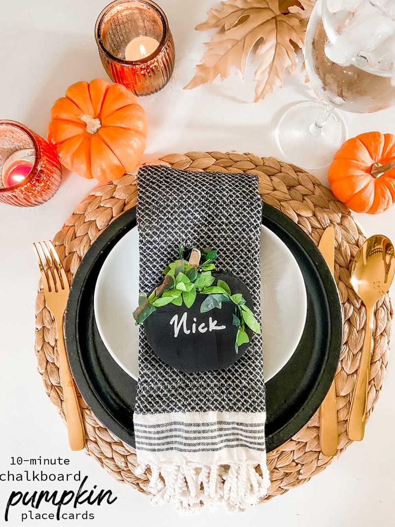 Here’s a collection of some Fun Trendy DIY Fall Crafts that Everyone Can Make. A whole lot of Fall and Halloween… and more!