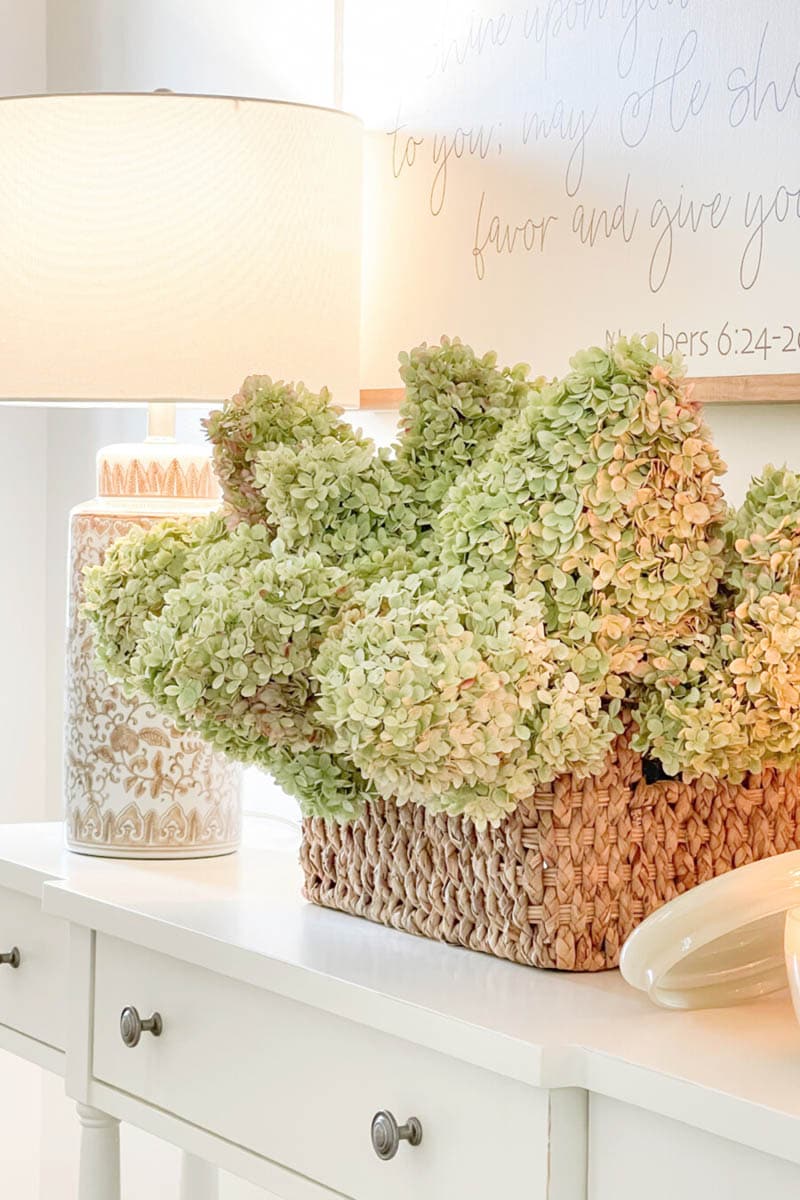 Fabulous and Fresh Farmhouse DIYS and Ideas are waiting to inspire you to create. All the newest projects in the Farmhouse World all in one place to enjoy!